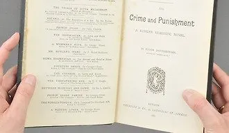 Англичанка нашла на развале первое британское издание «Преступления и наказания»