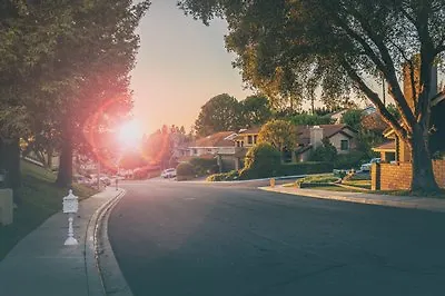 Семья по соседству: 7 книг о чужих тайнах