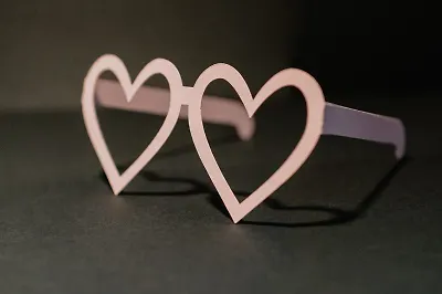 Притворись моей парой: 7 книг, в которых фикция переросла в настоящие чувства