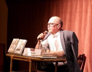 Денис Драгунский: презентация книги «Окна во двор» в Парке культуры и чтения «Буквоед»