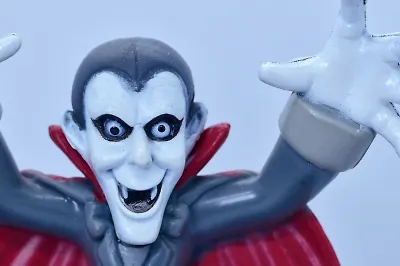 Клыки и неутолимая жажда: 9 книг о вампирах