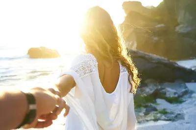 Самое время влюбиться: 7 романтических книг, в которых наступило лето