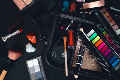 Зачем египтяне красили глаза: 3 книги о косметике