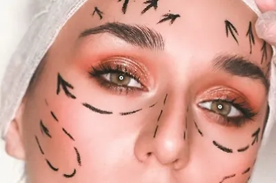 На лице написано