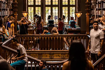 Детки не в порядке: 10 историй о школах-интернатах