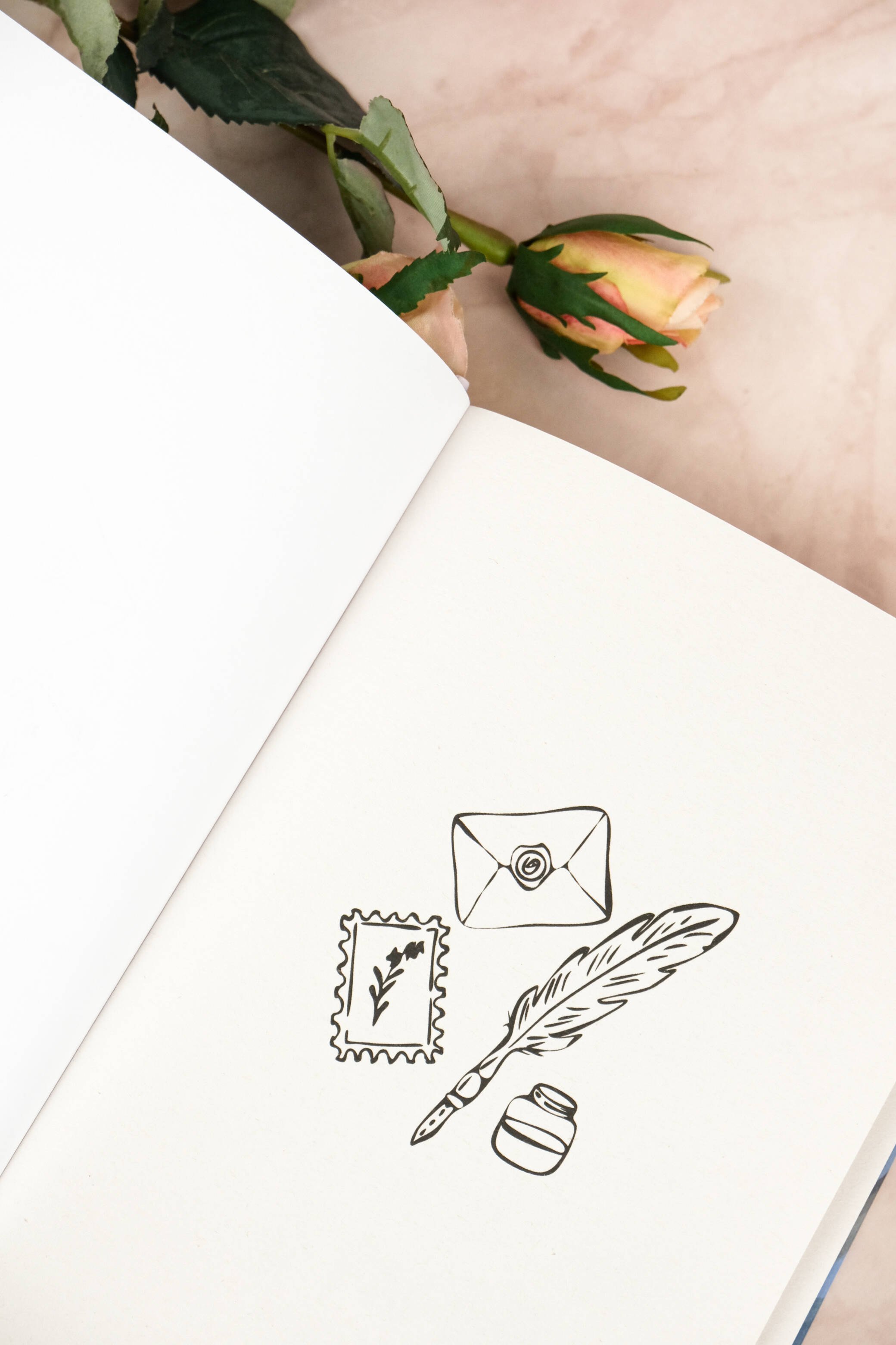 Изображение бумажной книги