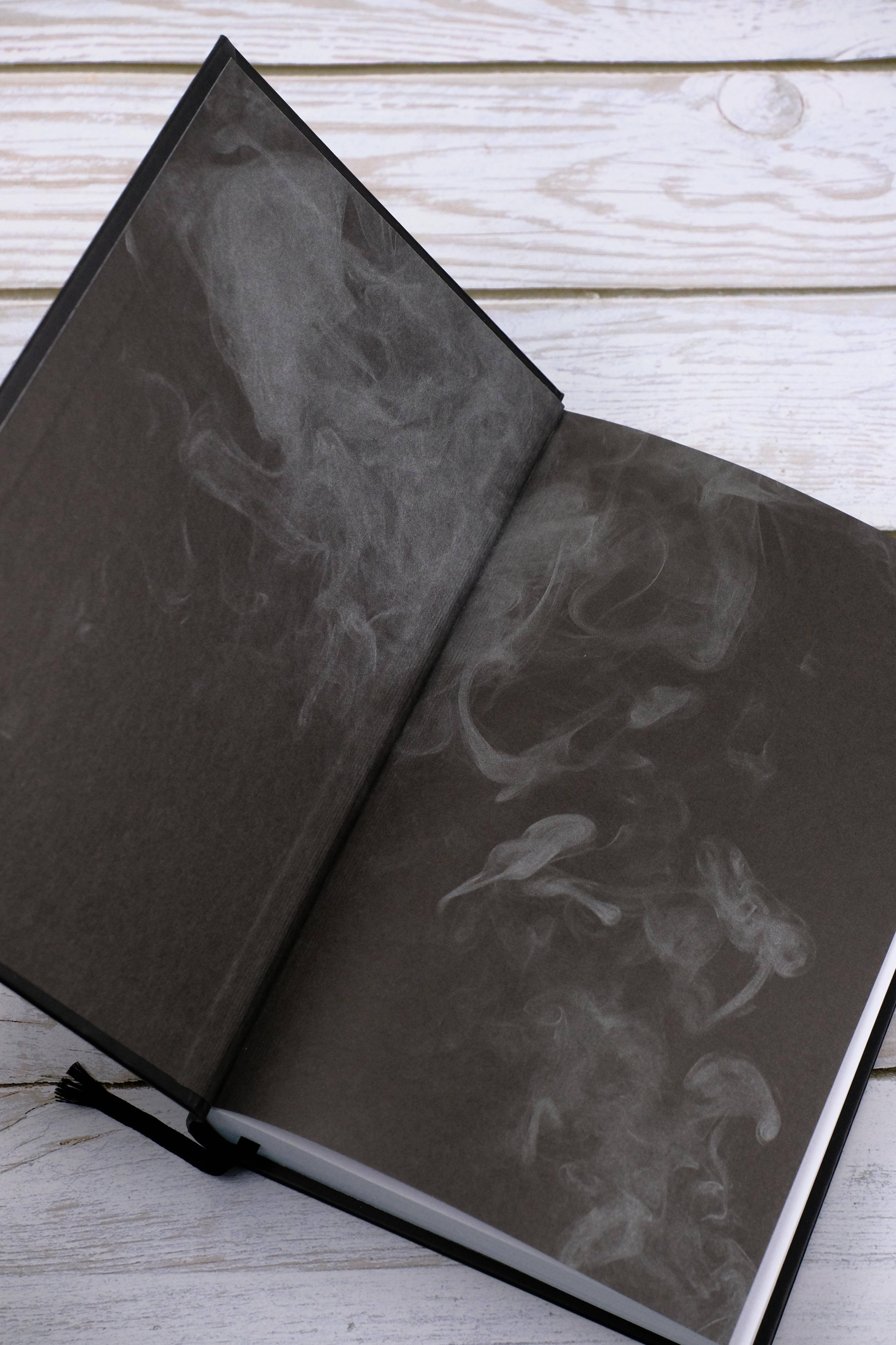 Изображение бумажной книги