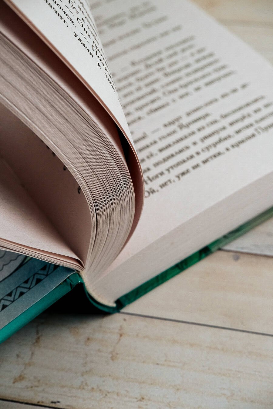 Изображение бумажной книги