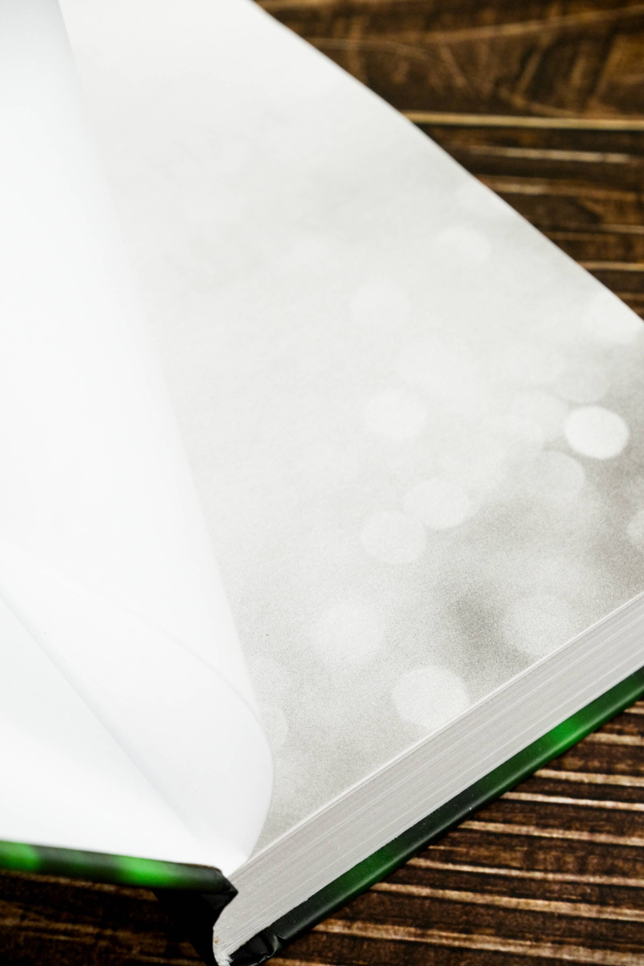 Изображение бумажной книги