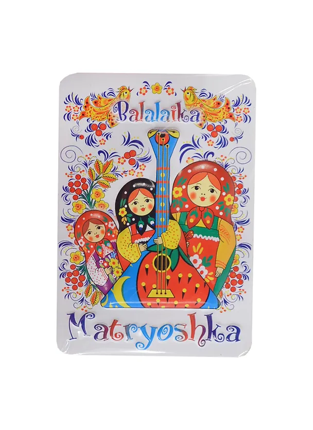 Магнит пресс. цв. "Три матрешки с балалайкой на белом фоне" (025-1-34AS-F02W) 2381136 — 1