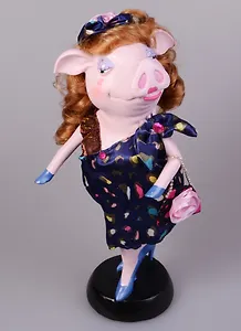 Фигурка Свинка-модница(14х11х27) (57013)