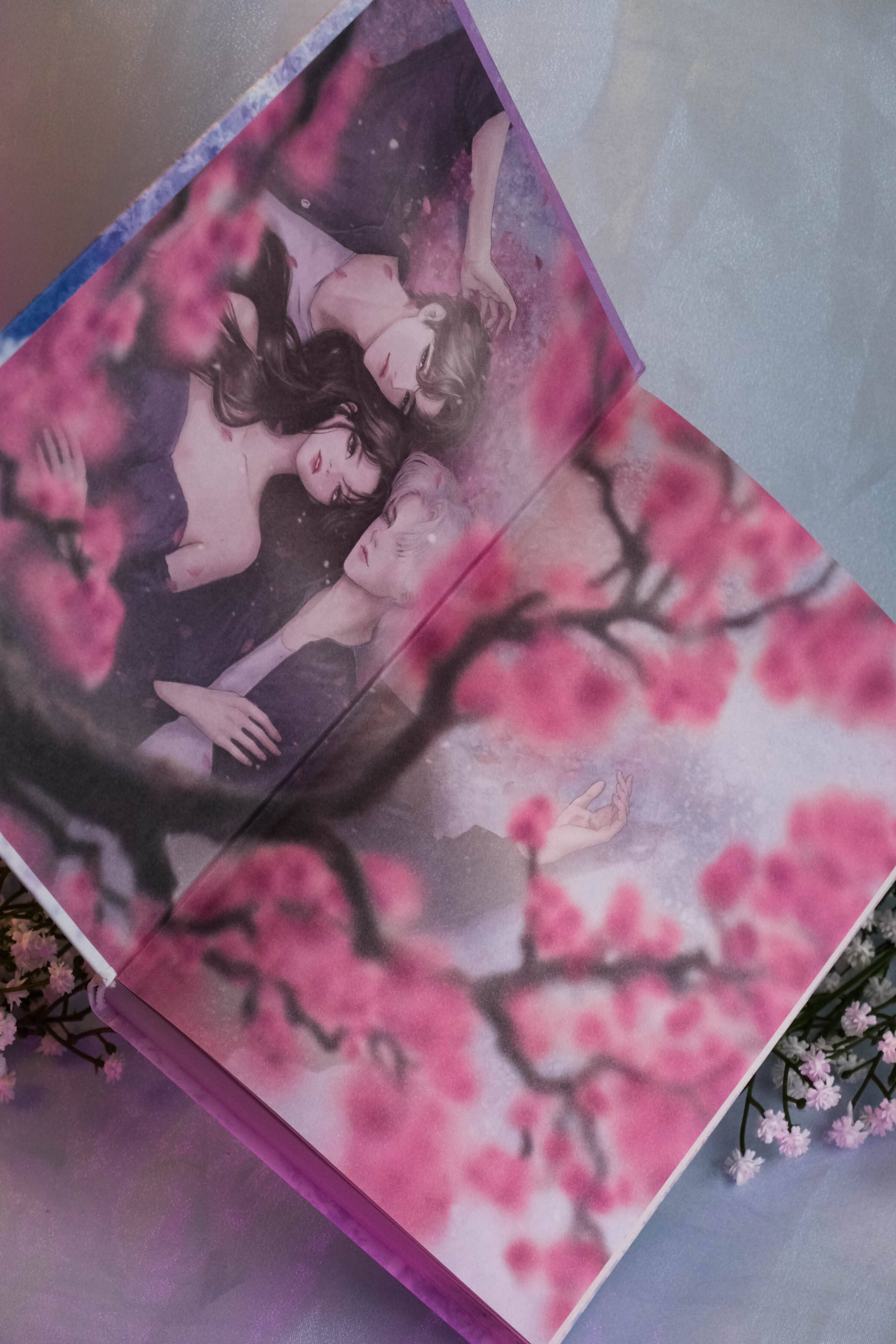 Изображение бумажной книги