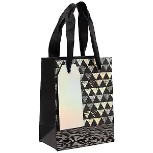 Пакет А6 14*11*6 Triangles Black нейтр., бум.мат.ламинат