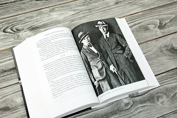 Книга Анатолий Мариенгоф: первый денди Страны Советов (Олег Демидов) — 6