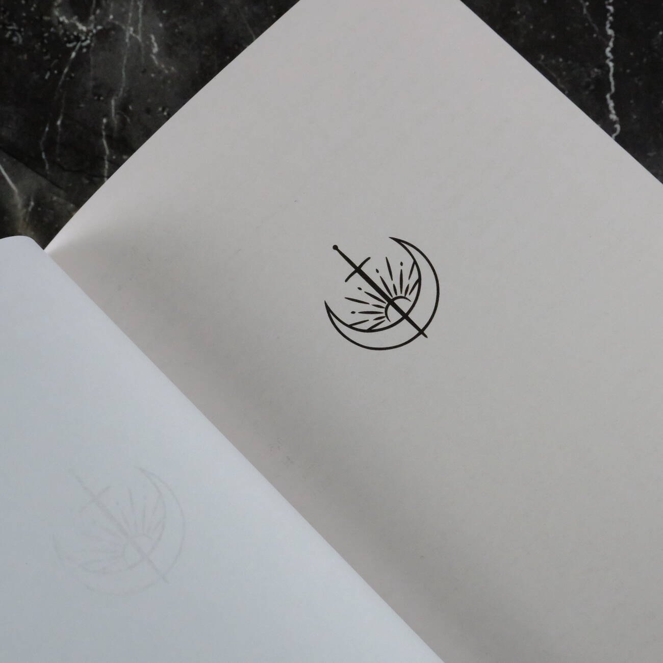 Изображение бумажной книги