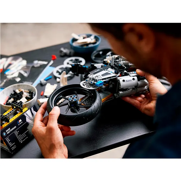 LEGO Technic: Мотоцикл BMW M 1000 RR, 1920 деталей (42130) 3139770 — 7