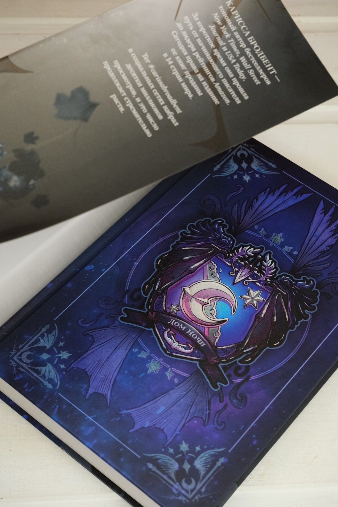 Изображение бумажной книги