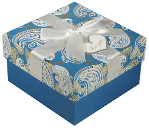 Коробка подарочная "Белые огурцы" 13*13*7.5см