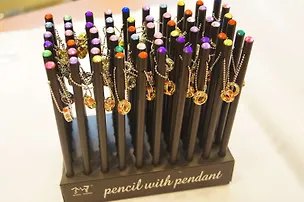Карандаш чернографитный HB с подвеской, в ассортименте 315668