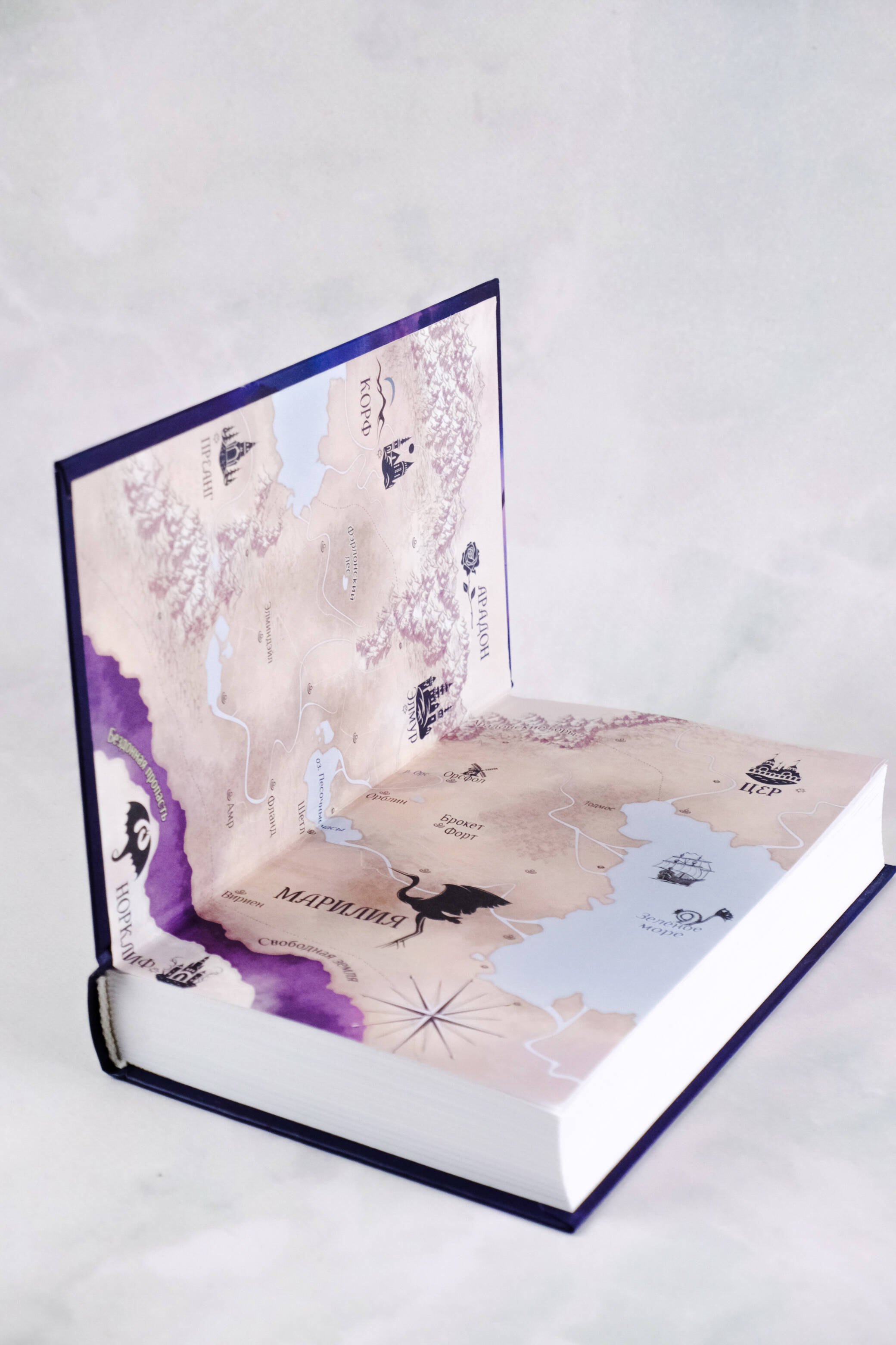 Изображение бумажной книги