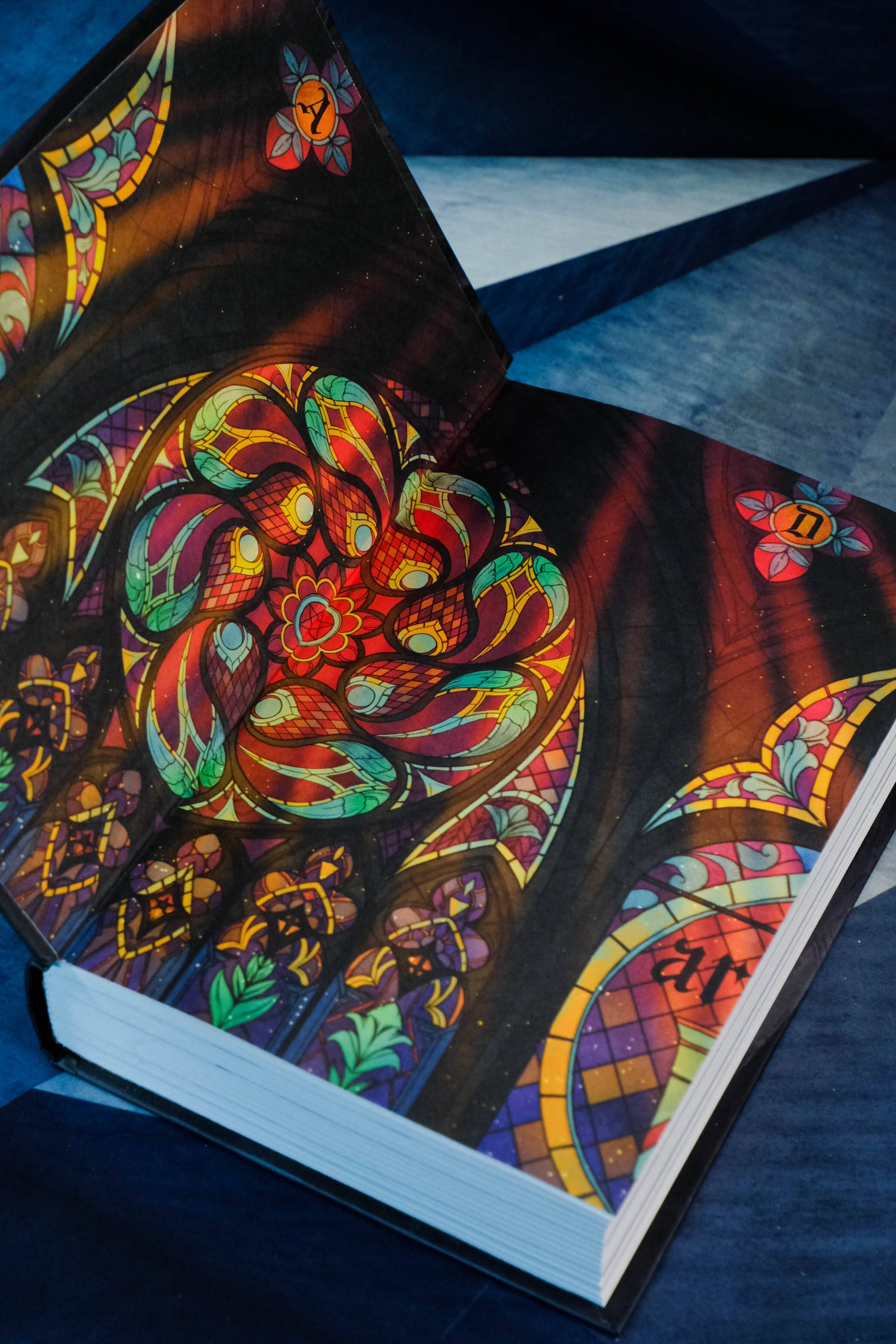 Изображение бумажной книги