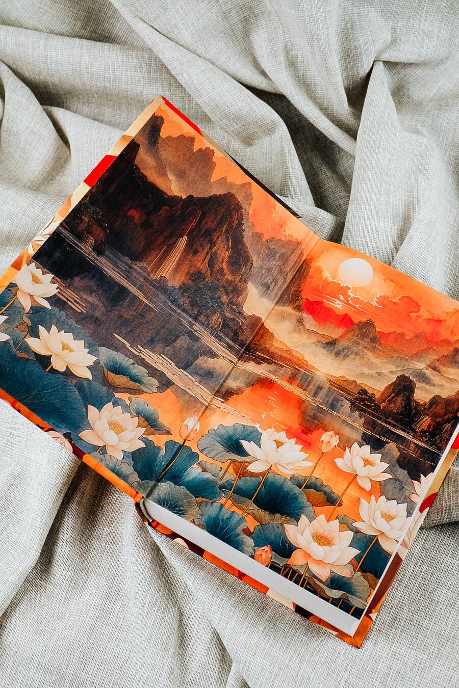 Изображение бумажной книги