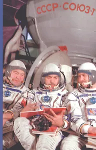 Штрихи к портрету отечественной космонавтики. Сборник документов