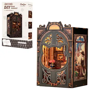 SD03 Конструктор интерьерный  – сборный домик CuteBee - Кабинет графа Кота, 121 деталей (материалы: дерево, картон, пластик, металл), со световыми эффектами (подсветка интерьера), с питанием от 2хААА батареек (не включены), серия DIY, возраст 14+