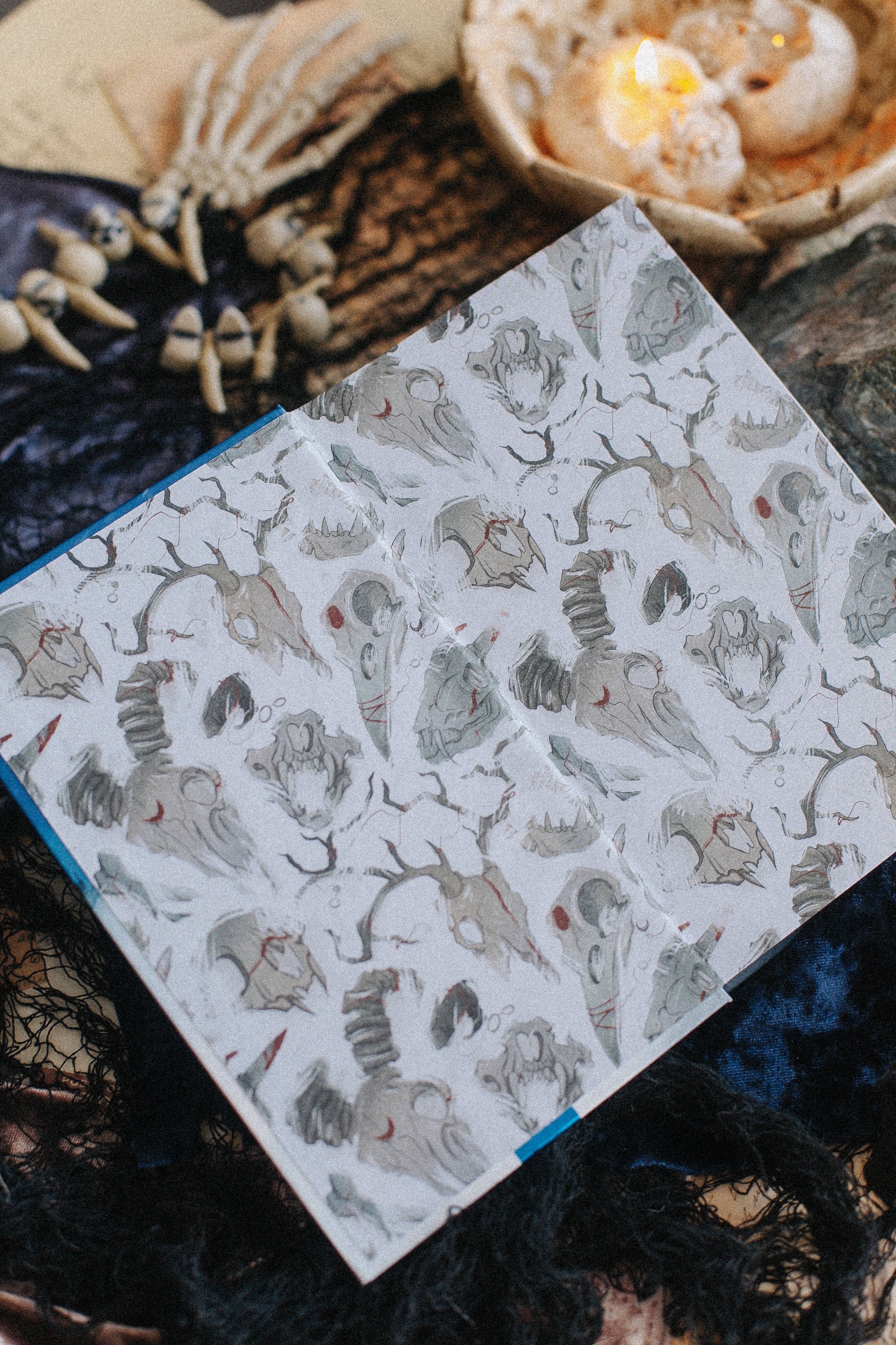 Изображение бумажной книги