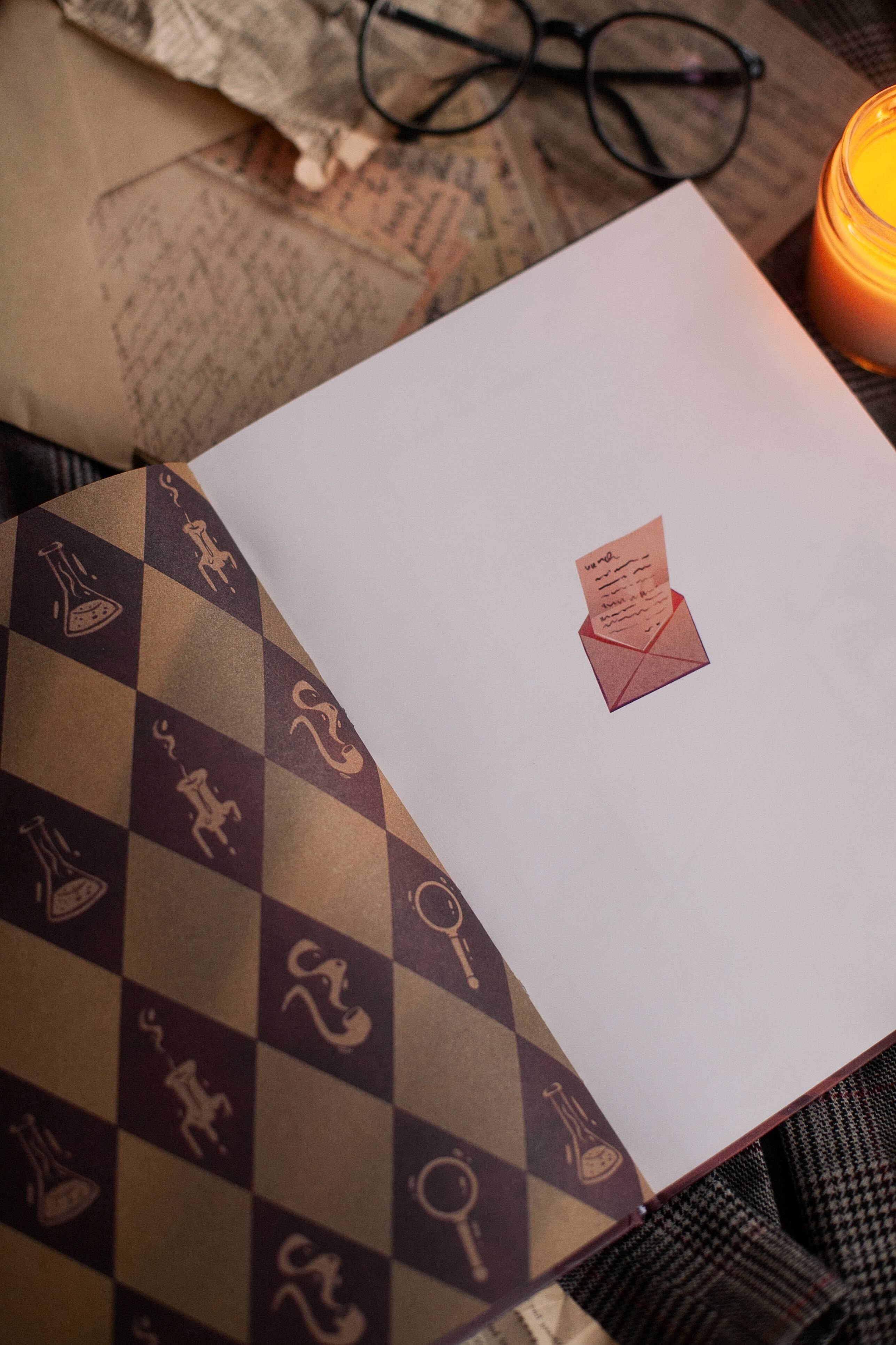 Изображение бумажной книги