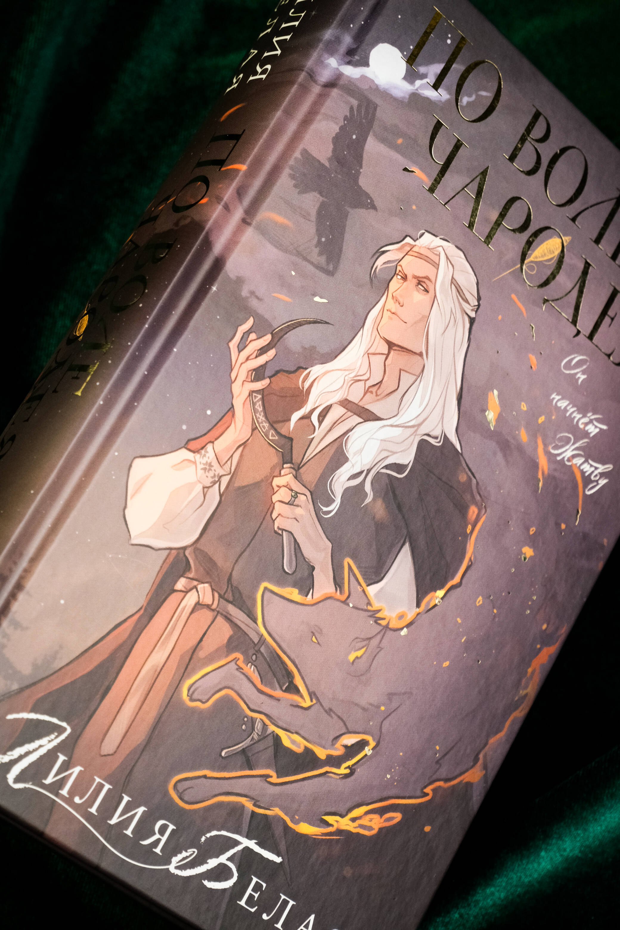 Изображение бумажной книги