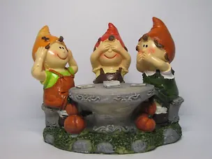 Фигурка декоративная Гномы за столом (02-7) (13х14) 2351659