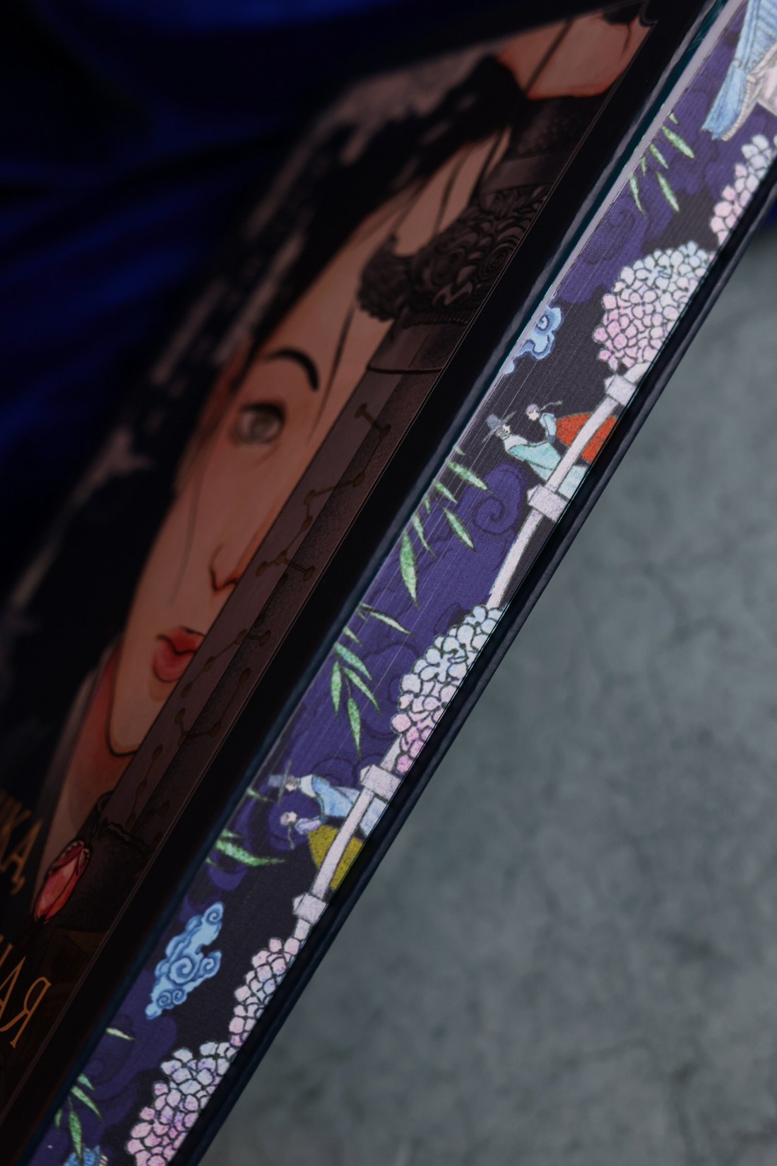 Изображение бумажной книги