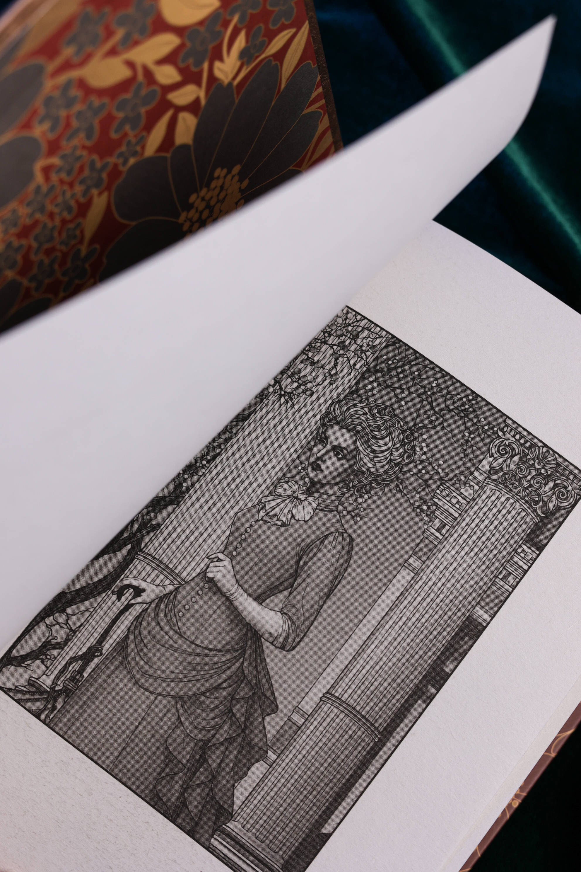 Изображение бумажной книги