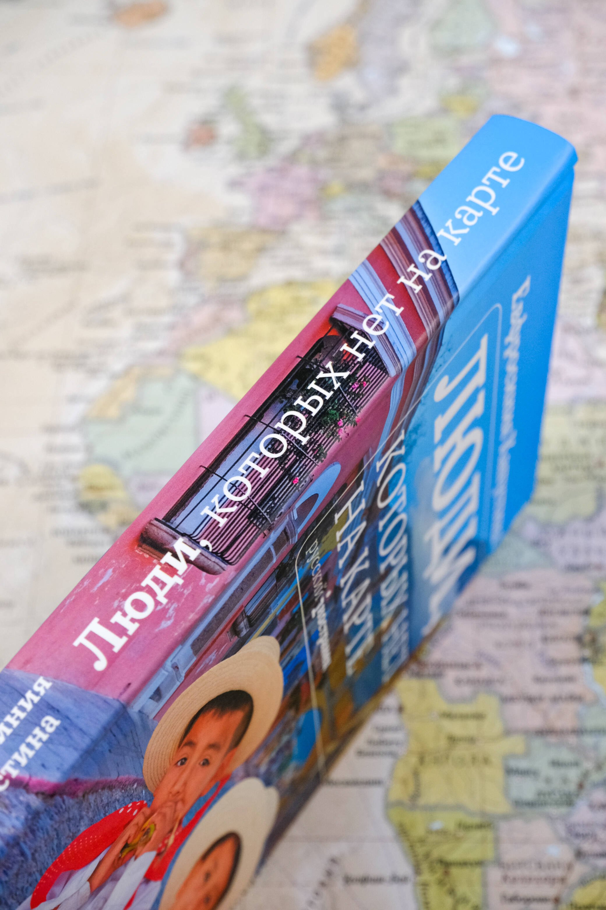 Изображение бумажной книги