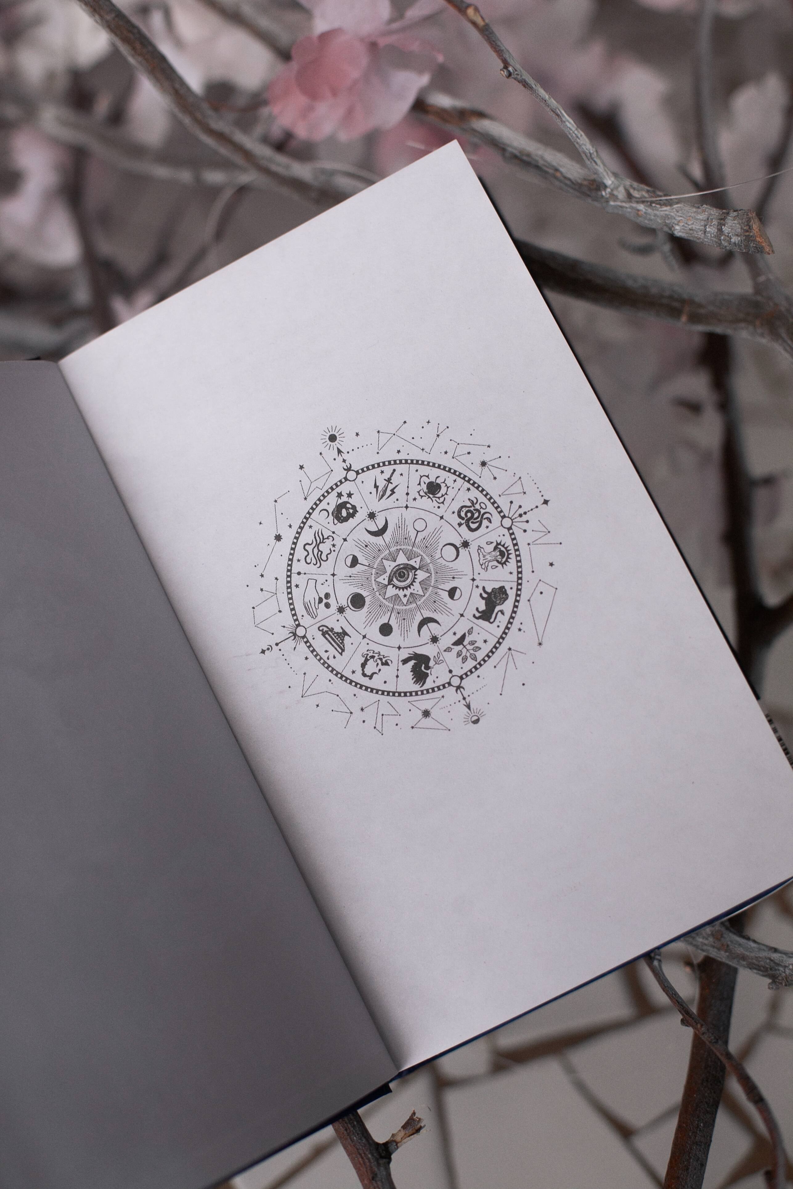 Изображение бумажной книги