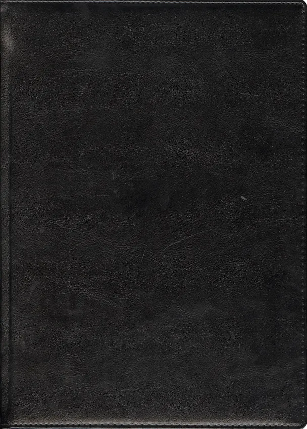 Книга для записей А4 120л лин. "Classic" черная, иск.кожа, поролон, тонир.бумага, ляссе, Listoff 223021 — 2