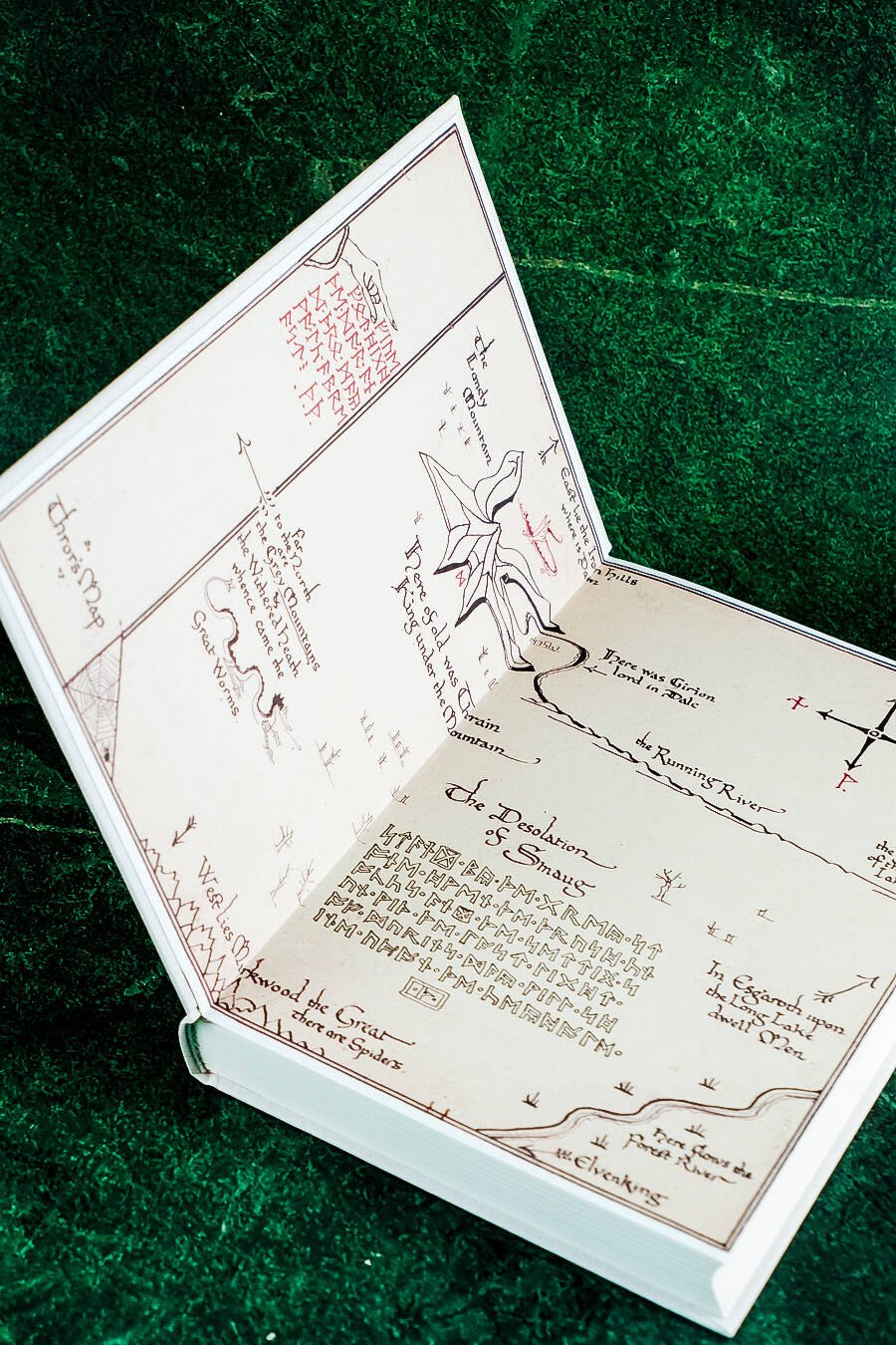 Изображение бумажной книги