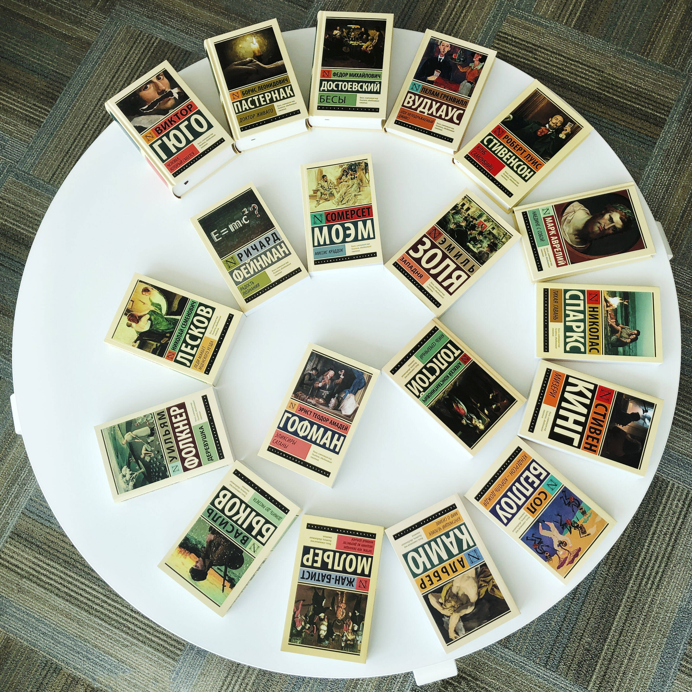 Изображение бумажной книги