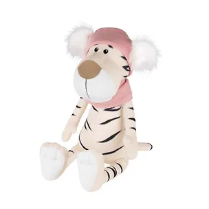 Мягкая Игрушка НГ 2022 Белая тигрица в шарфе и шапке с помпонами (20 см) 2878524