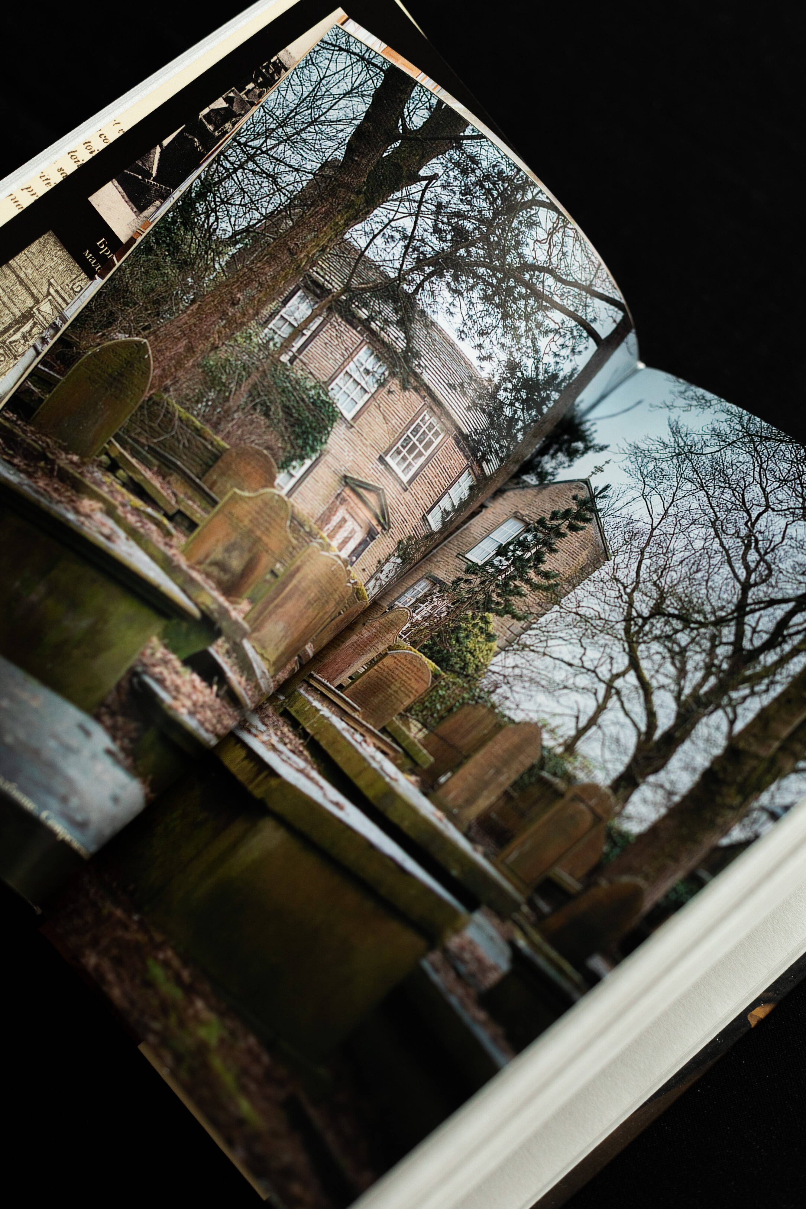 Изображение бумажной книги