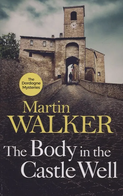 Книга The Body in the Castle Well (Martin Walker) — 1