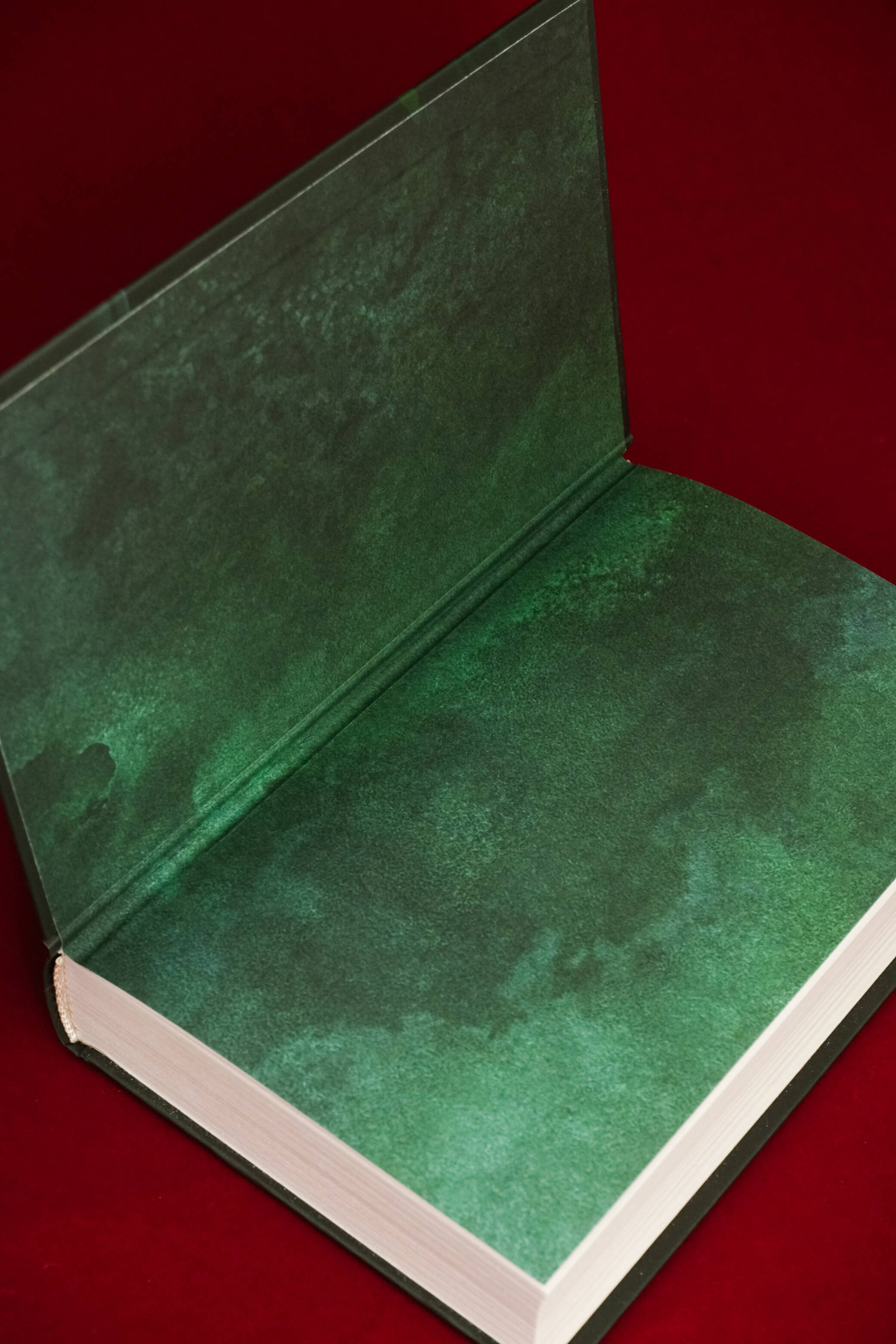 Изображение бумажной книги