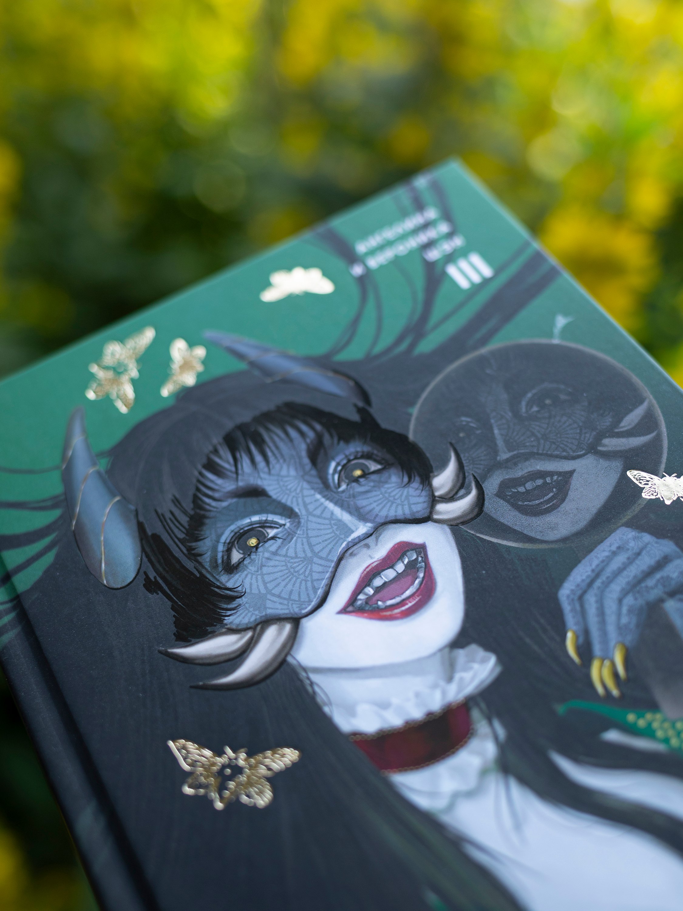 Изображение бумажной книги