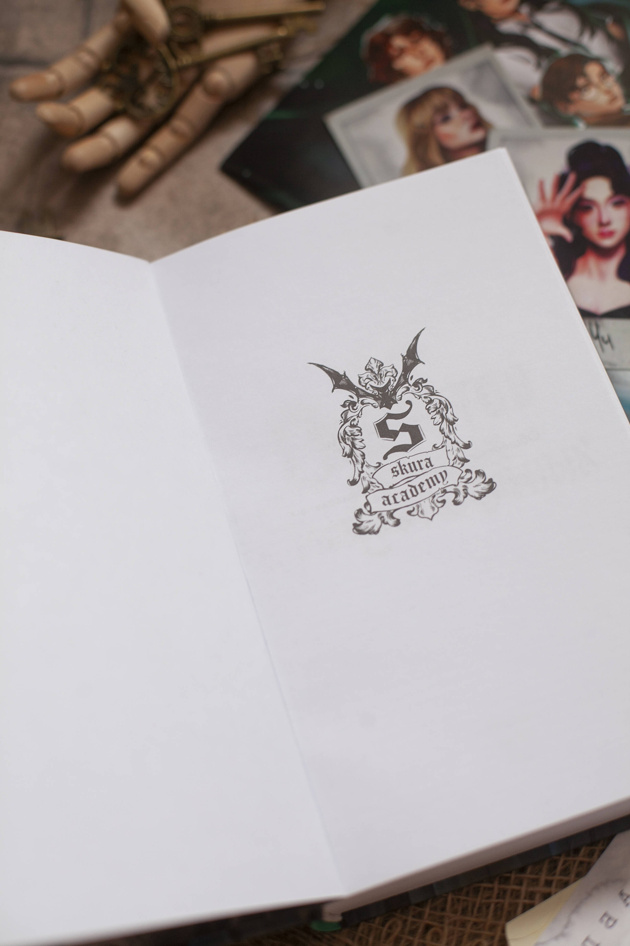 Изображение бумажной книги