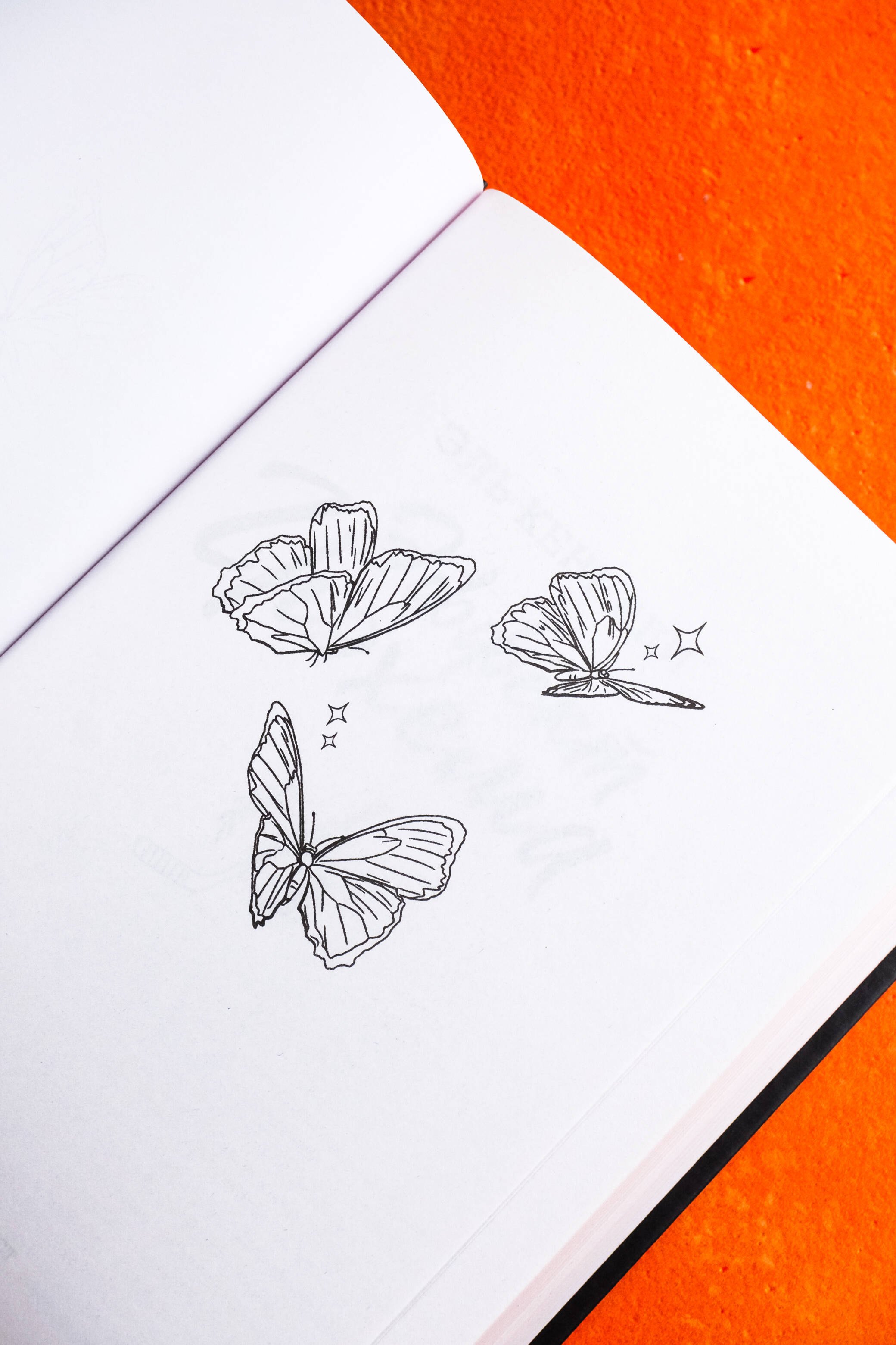 Изображение бумажной книги