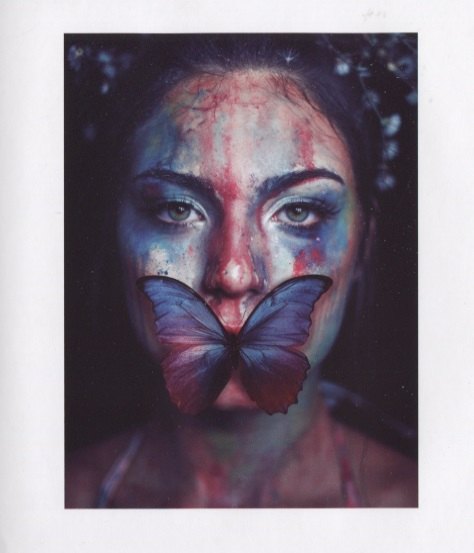 Изображение бумажной книги