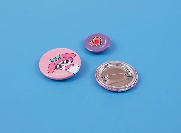 Набор значков Sanrio Мордашки в очках (металл) (1 штука 25 мм, 2 штуки 38 мм) 3113092 — 4