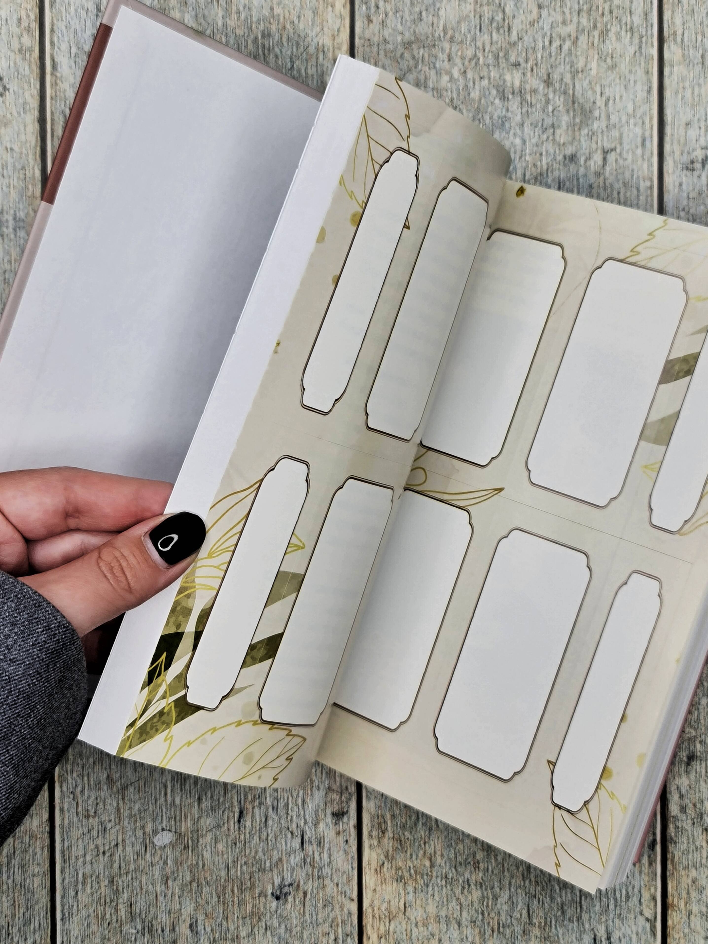 Изображение бумажной книги