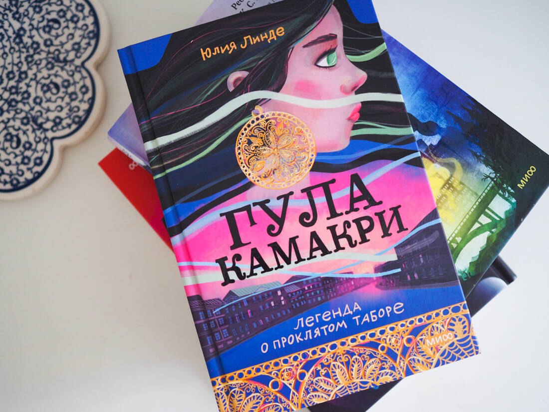 Изображение бумажной книги